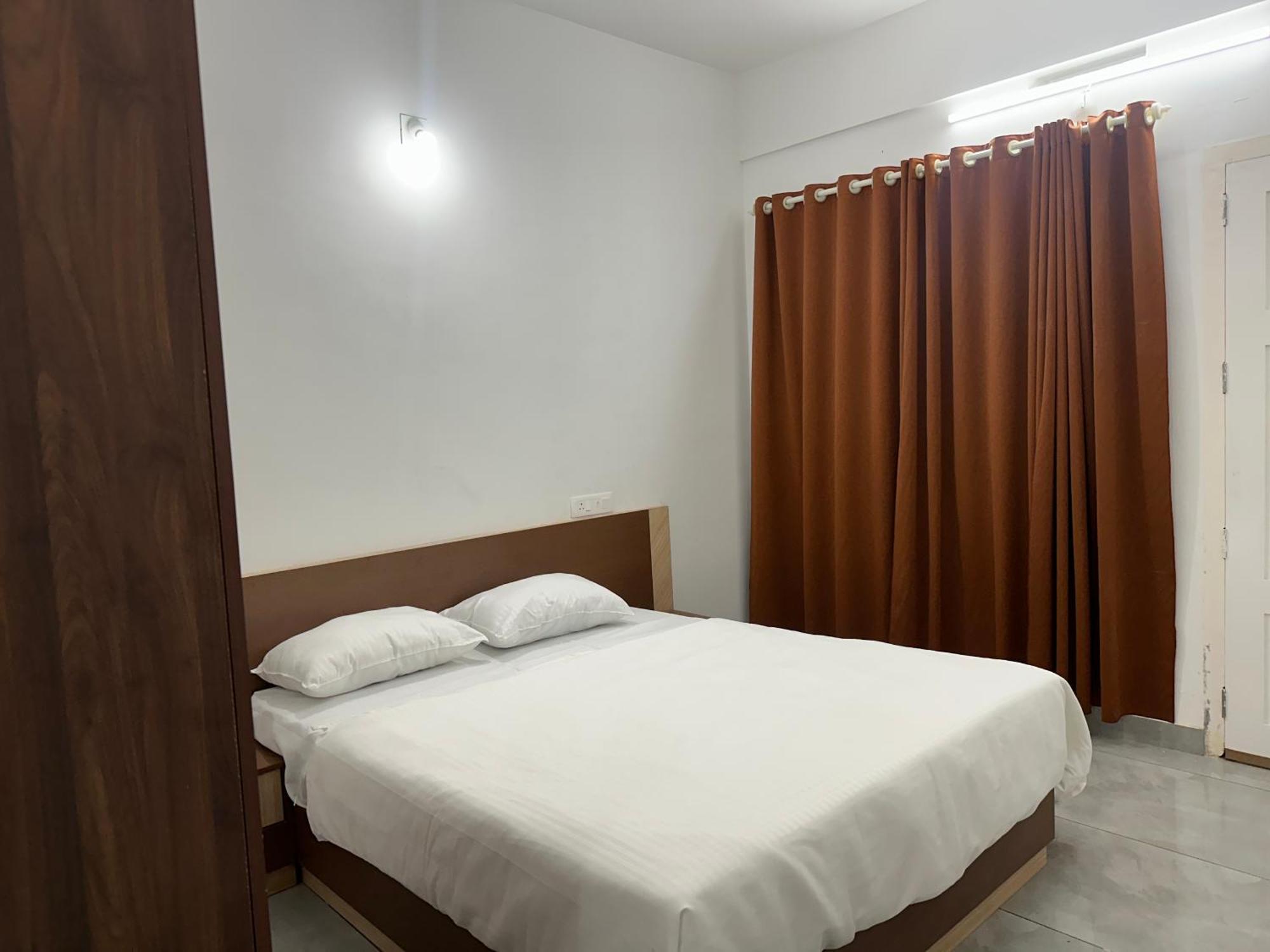 Jayalakshmi Residency Hotel Vaduvanchal Buitenkant foto