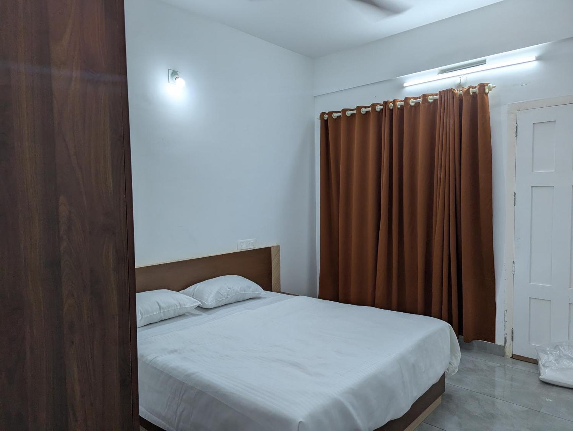 Jayalakshmi Residency Hotel Vaduvanchal Buitenkant foto