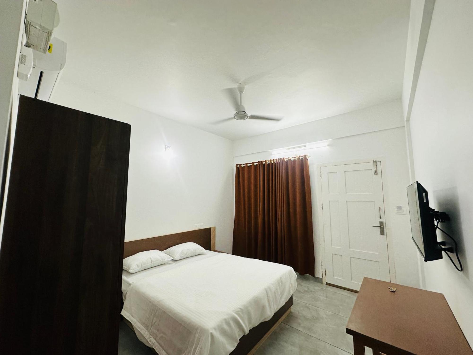 Jayalakshmi Residency Hotel Vaduvanchal Buitenkant foto