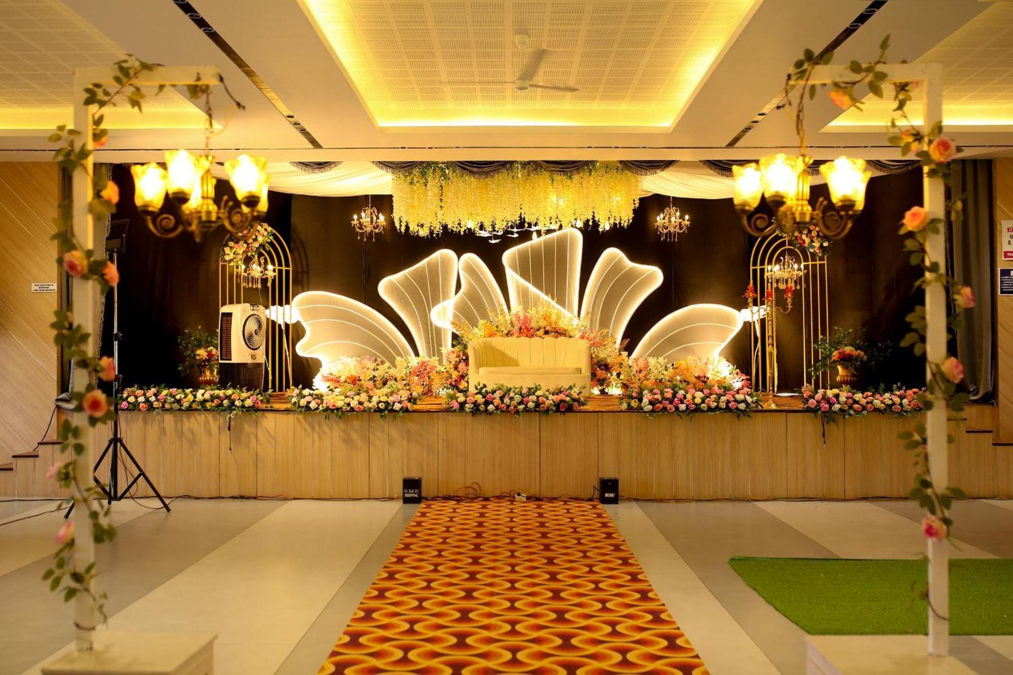 Jayalakshmi Residency Hotel Vaduvanchal Buitenkant foto