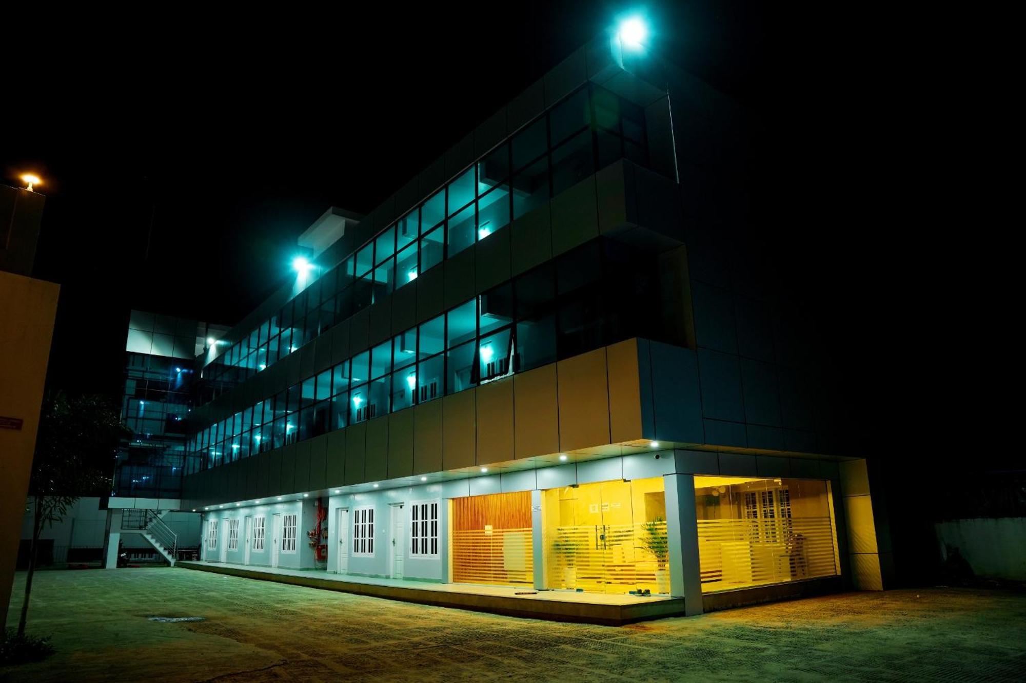 Jayalakshmi Residency Hotel Vaduvanchal Buitenkant foto