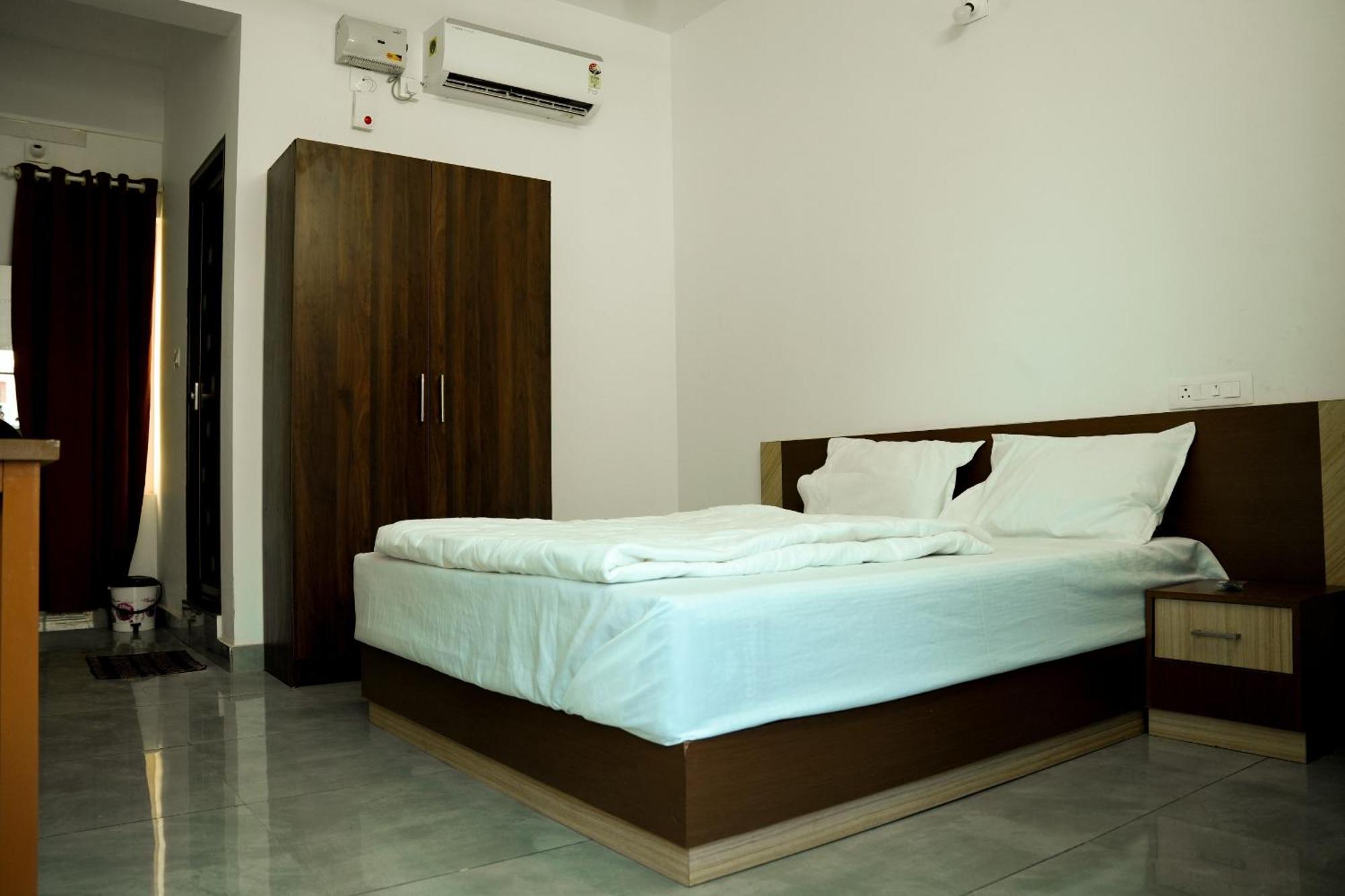 Jayalakshmi Residency Hotel Vaduvanchal Buitenkant foto