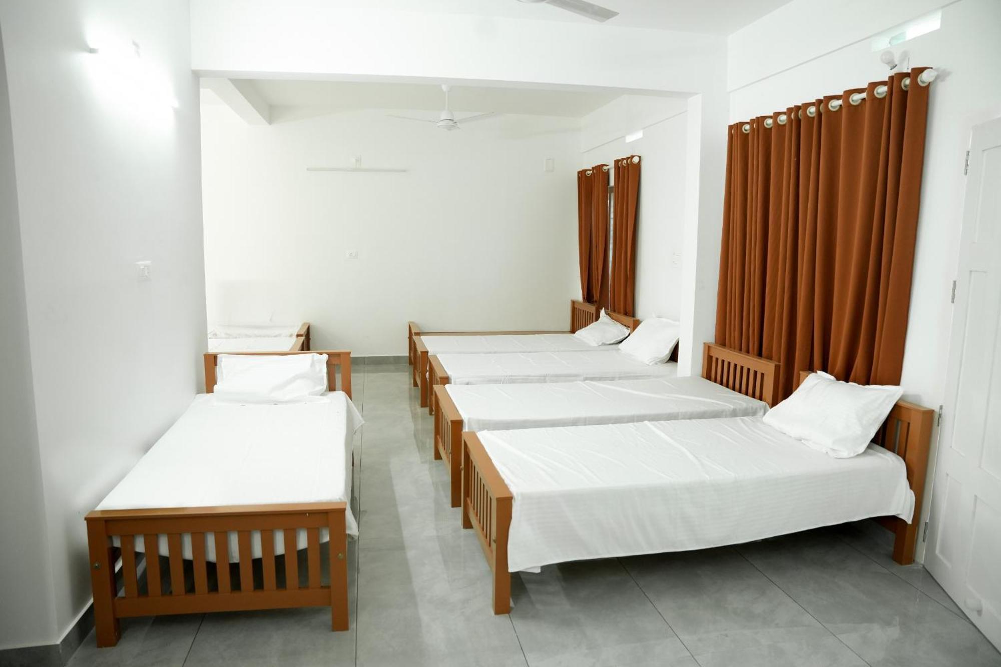 Jayalakshmi Residency Hotel Vaduvanchal Buitenkant foto