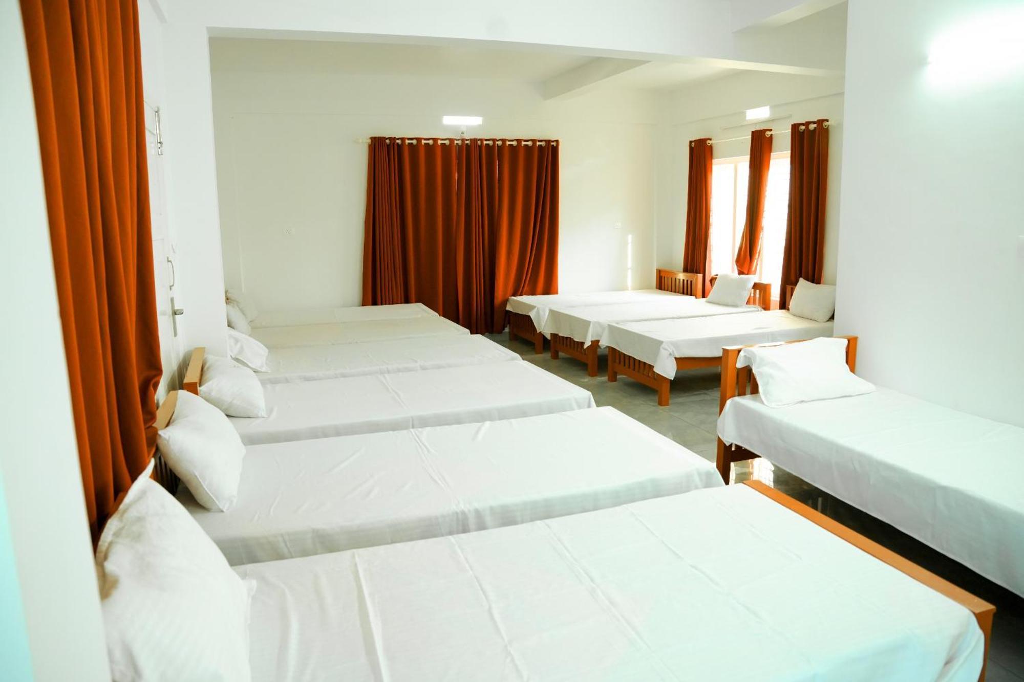Jayalakshmi Residency Hotel Vaduvanchal Buitenkant foto