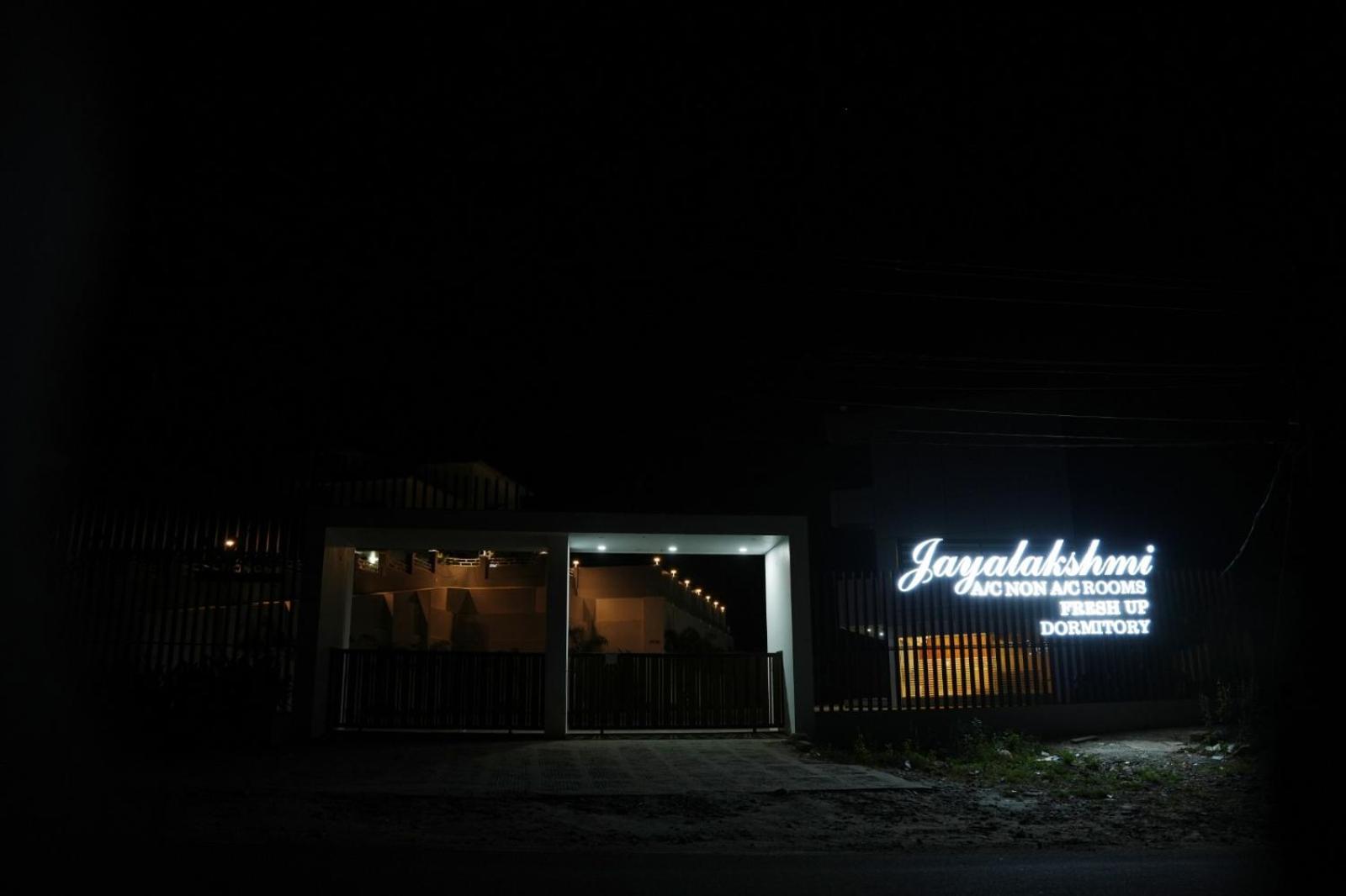 Jayalakshmi Residency Hotel Vaduvanchal Buitenkant foto